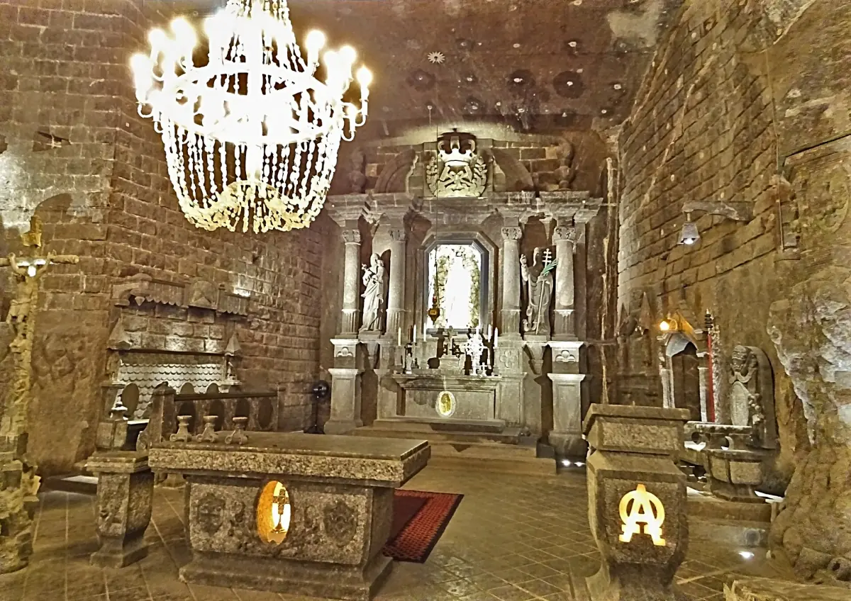 The altar of St Kinga's Chapel with a salt chandelier