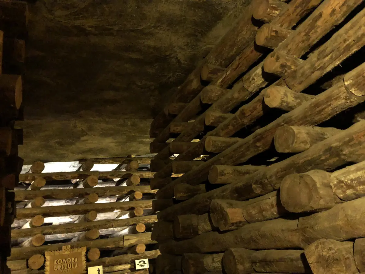 Timber cribbing in the Upper Urszula Chamber